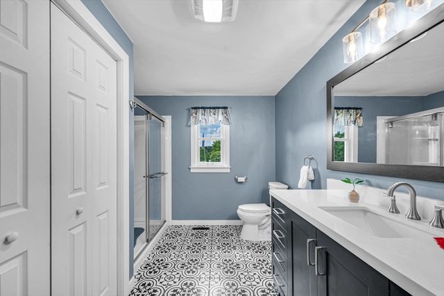 17 Breton Ln, Holyoke, MA 01040
