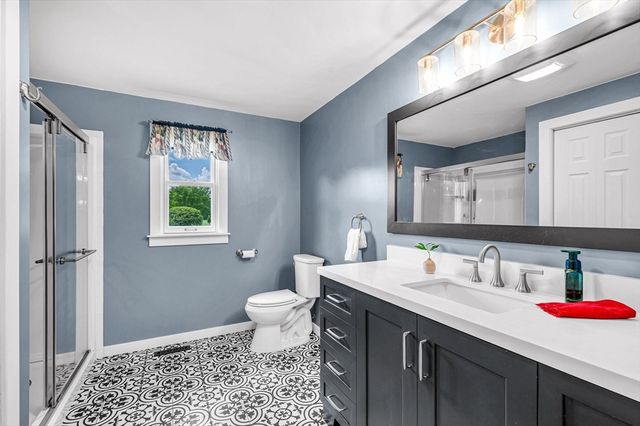 17 Breton Ln, Holyoke, MA 01040