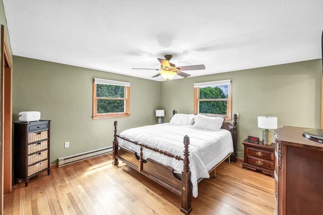 17 Breton Ln, Holyoke, MA 01040