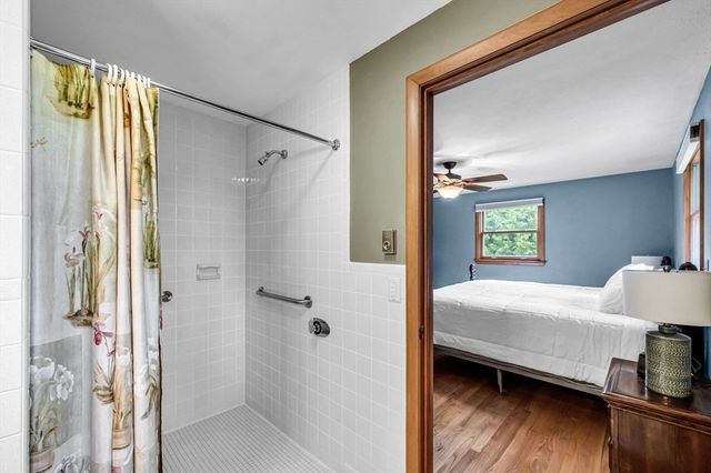 17 Breton Ln, Holyoke, MA 01040