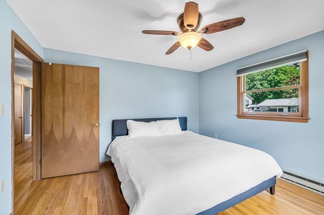 17 Breton Ln, Holyoke, MA 01040
