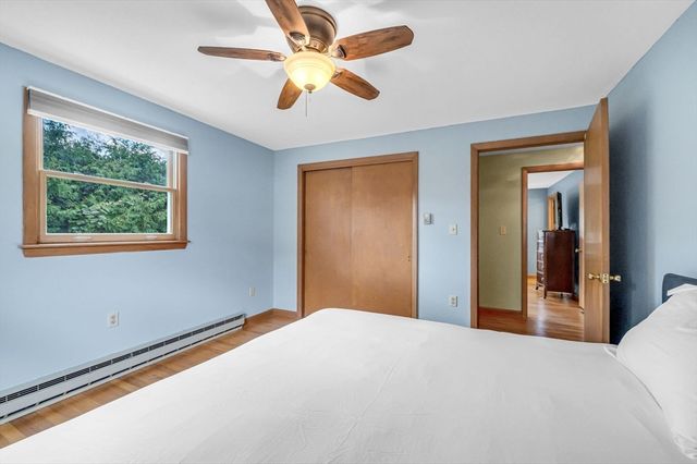 17 Breton Ln, Holyoke, MA 01040