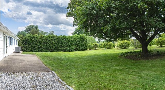 17 Breton Ln, Holyoke, MA 01040