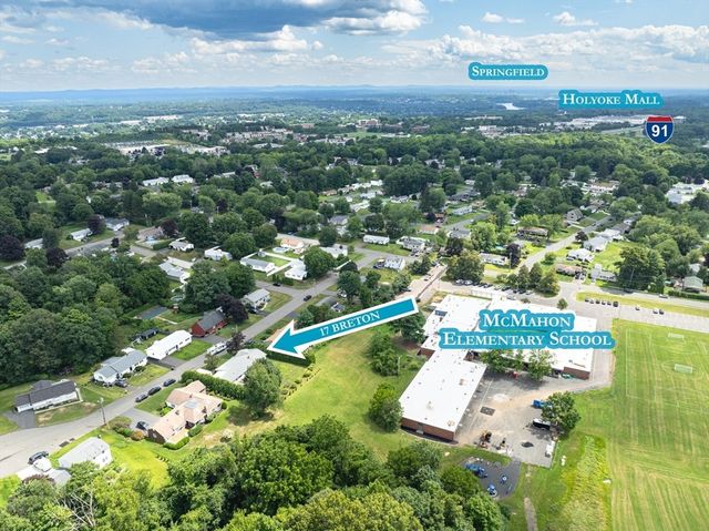 17 Breton Ln, Holyoke, MA 01040