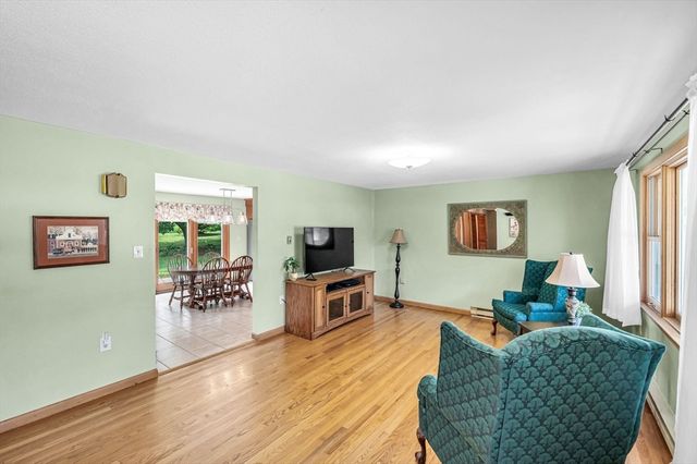 17 Breton Ln, Holyoke, MA 01040