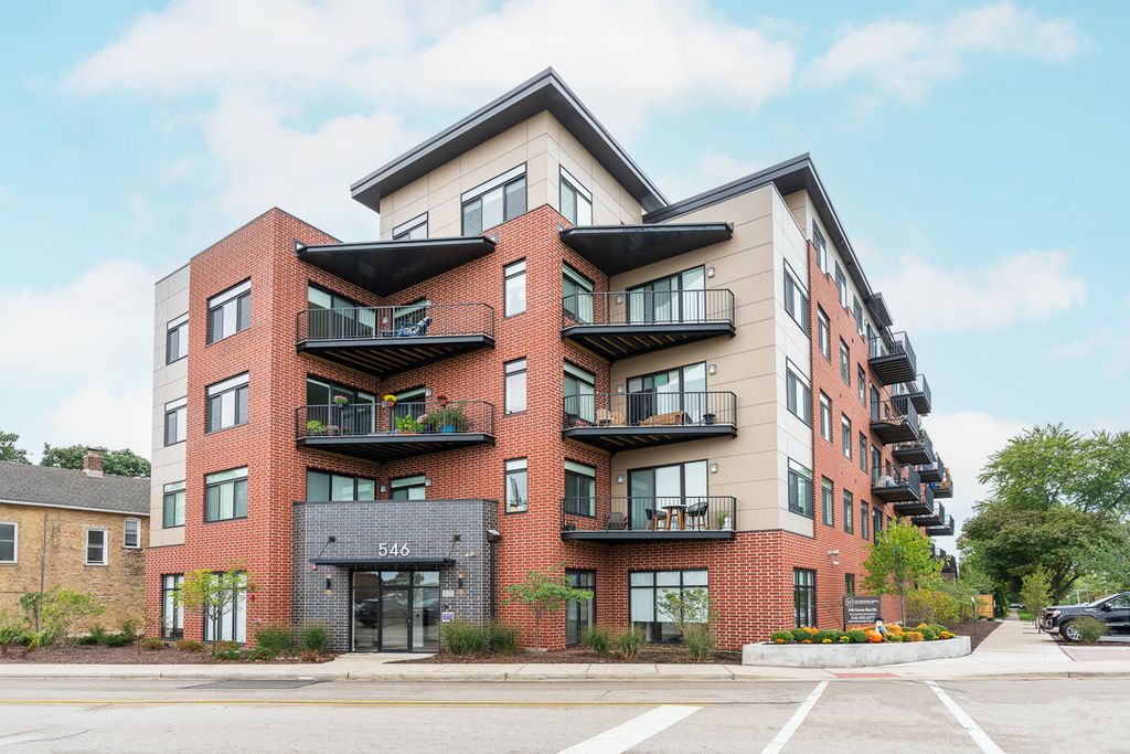 440 Green Bay Road 608, Highwood, IL 60040