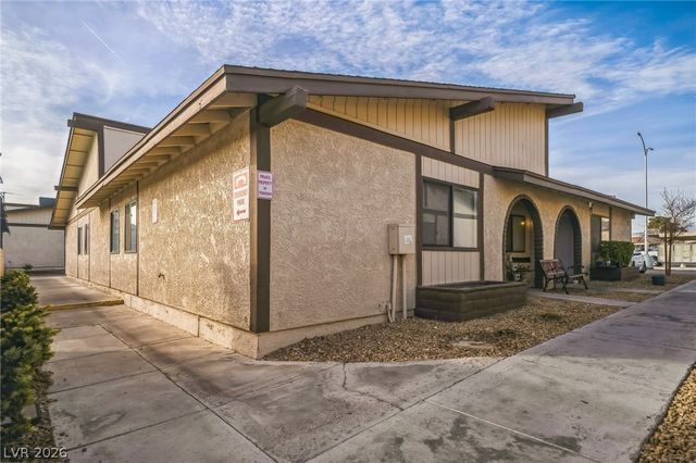 5733 Smoke Ranch Road D, Las Vegas, NV 89108