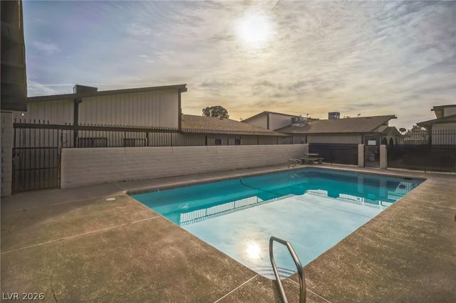 5733 Smoke Ranch Road D, Las Vegas, NV 89108