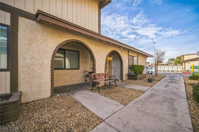 5733 Smoke Ranch Road D, Las Vegas, NV 89108