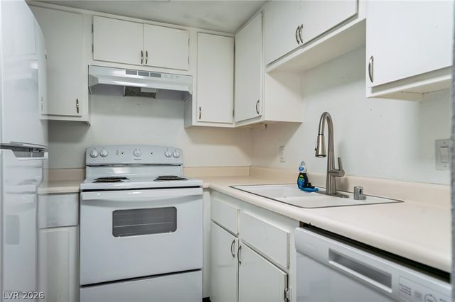 5733 Smoke Ranch Road D, Las Vegas, NV 89108