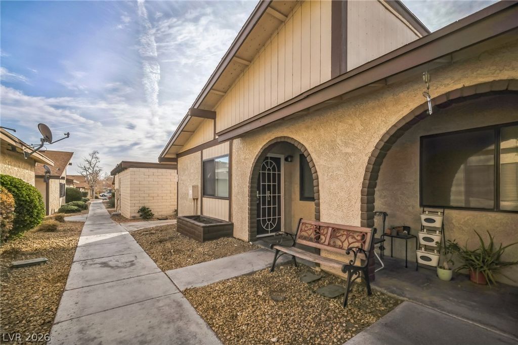 5733 Smoke Ranch Road D, Las Vegas, NV 89108