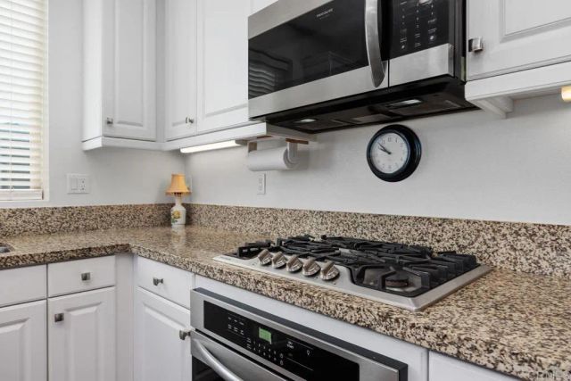 2233 Solara Lane, Vista, CA 92081