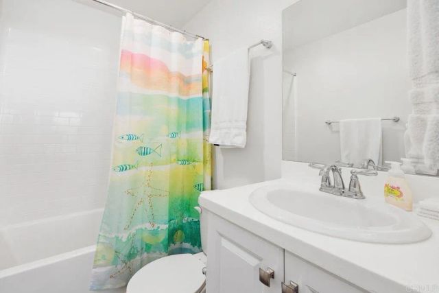 2233 Solara Lane, Vista, CA 92081