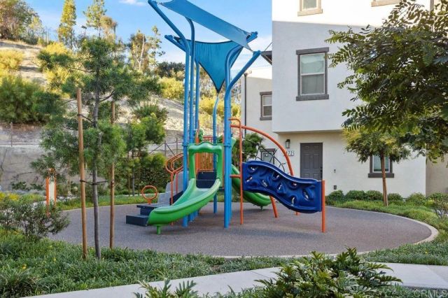 2233 Solara Lane, Vista, CA 92081