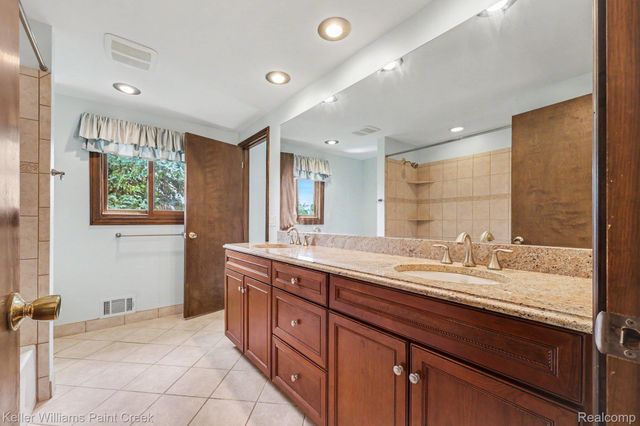 2717 Powderhorn Ridge Road, Rochester Hills, MI 48309