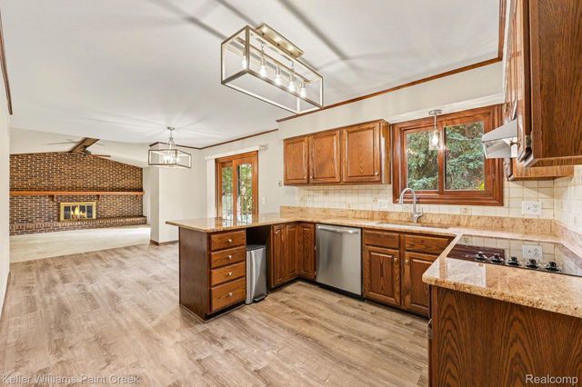 2717 Powderhorn Ridge Road, Rochester Hills, MI 48309