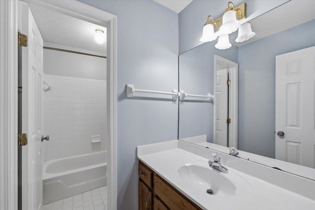 8678 WOOD MILLS DR W, Memphis, TN 38016