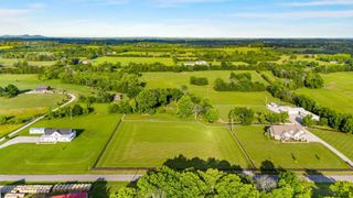 5 Smiley Rd, Chapel Hill, TN 37034