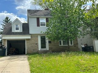 4960 Farnhurst Road, Lyndhurst, OH 44124