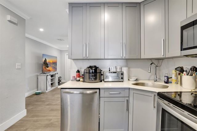 2617 NW 9th Ave, Wilton Manors, FL 33311