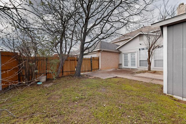 875 San Jacinto Drive, Grand Prairie, TX 75052