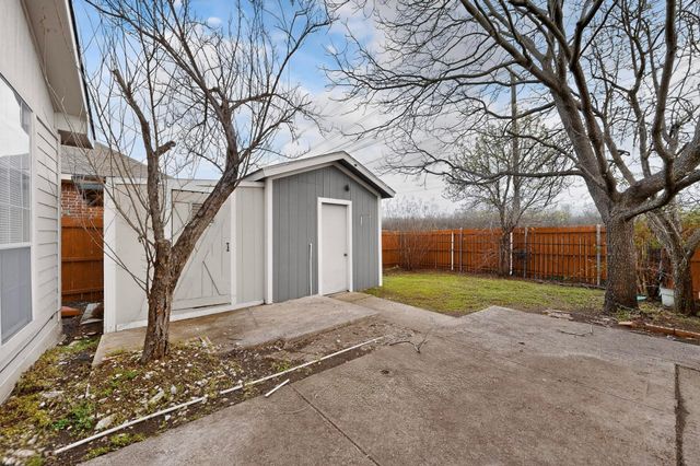 875 San Jacinto Drive, Grand Prairie, TX 75052