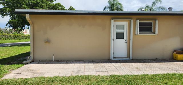 1042 NORTH Drive D, Delray Beach, FL 33445