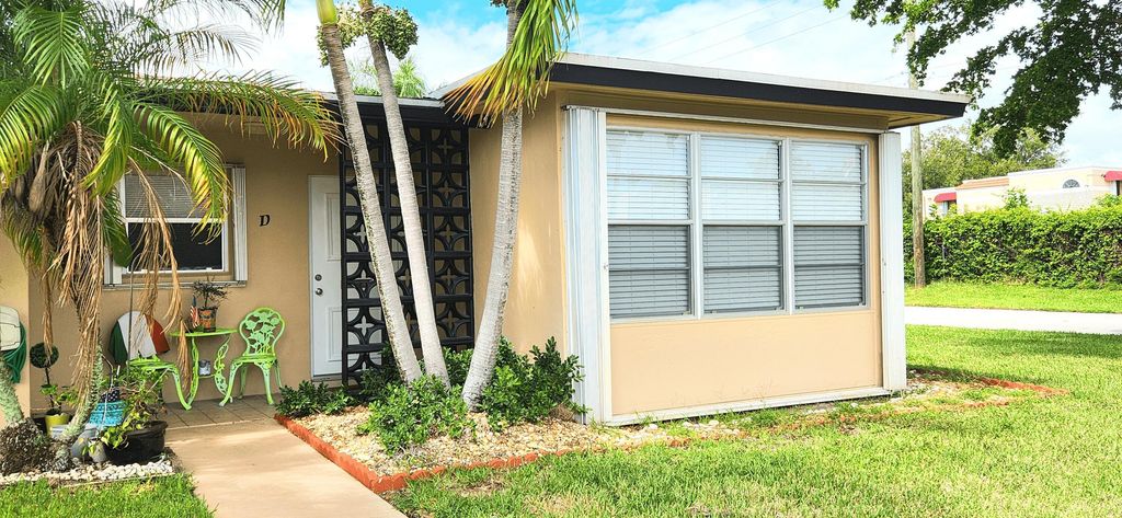 1042 NORTH Drive D, Delray Beach, FL 33445