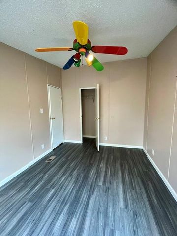 150 Oak Forest DR, Cedar Creek, TX 78612