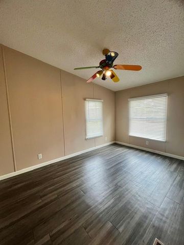 150 Oak Forest DR, Cedar Creek, TX 78612