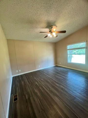150 Oak Forest DR, Cedar Creek, TX 78612