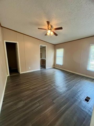 150 Oak Forest DR, Cedar Creek, TX 78612