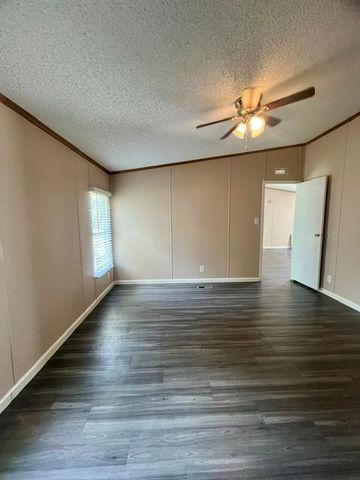 150 Oak Forest DR, Cedar Creek, TX 78612