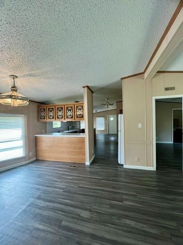 150 Oak Forest DR, Cedar Creek, TX 78612
