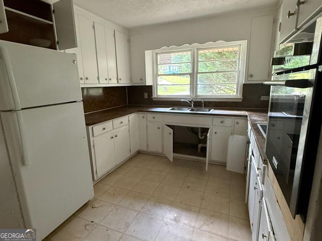 7205 Lakeview Drive SW, Covington, GA 30014
