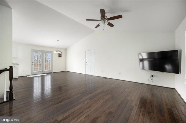 25 DEER TRAIL RD, Front Royal, VA 22630