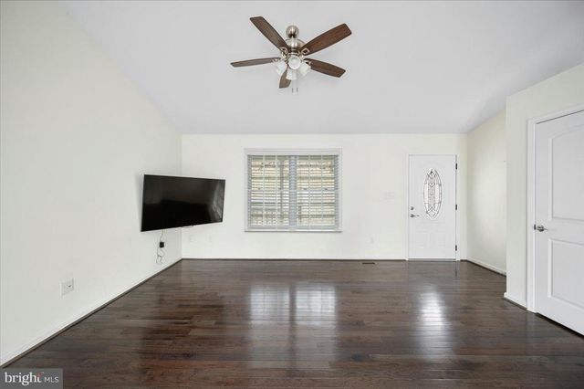 25 DEER TRAIL RD, Front Royal, VA 22630