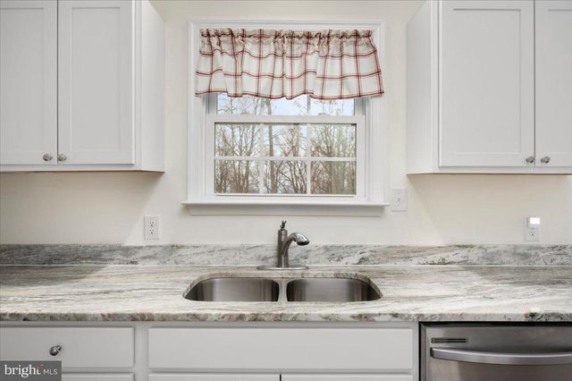 25 DEER TRAIL RD, Front Royal, VA 22630