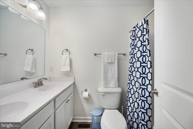 25 DEER TRAIL RD, Front Royal, VA 22630