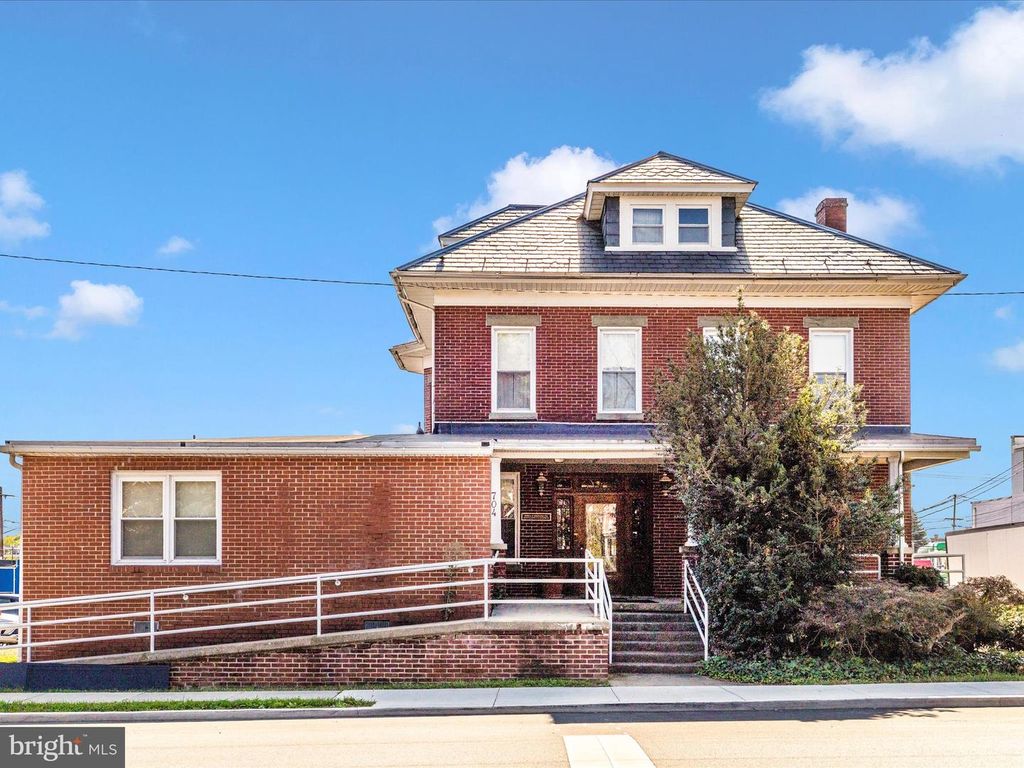 704 OAK HILL AVENUE, Hagerstown, MD 21740