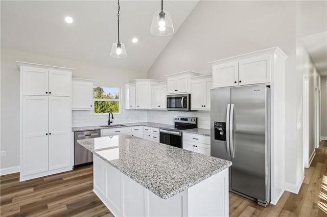 319 NE 51 Road, Warrensburg, MO 64093