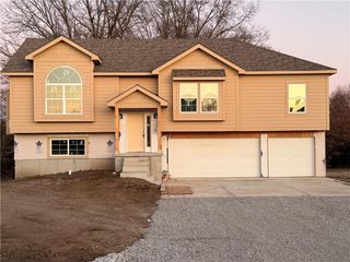 319 NE 51 Road, Warrensburg, MO 64093