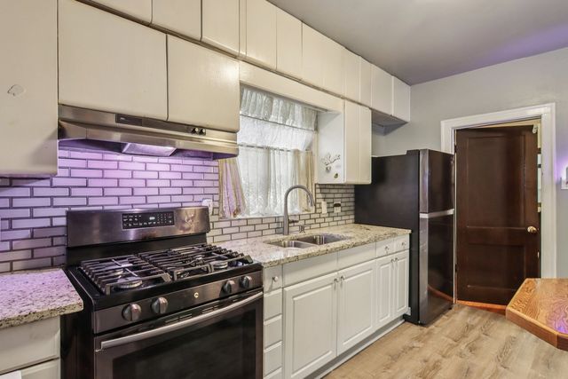 1615 S 20th Avenue, Maywood, IL 60153