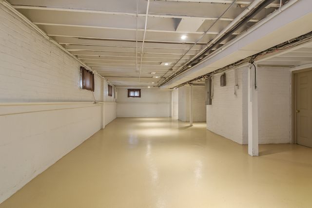 1615 S 20th Avenue, Maywood, IL 60153