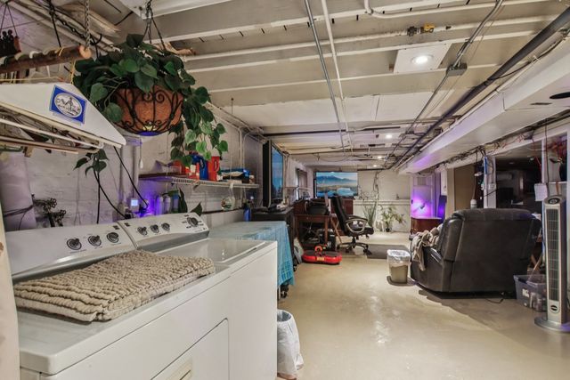 1615 S 20th Avenue, Maywood, IL 60153