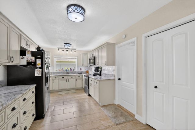 1262 Essex Drive, Wellington, FL 33414