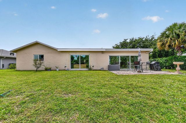 1262 Essex Drive, Wellington, FL 33414