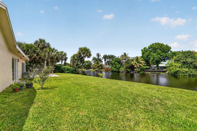 1262 Essex Drive, Wellington, FL 33414