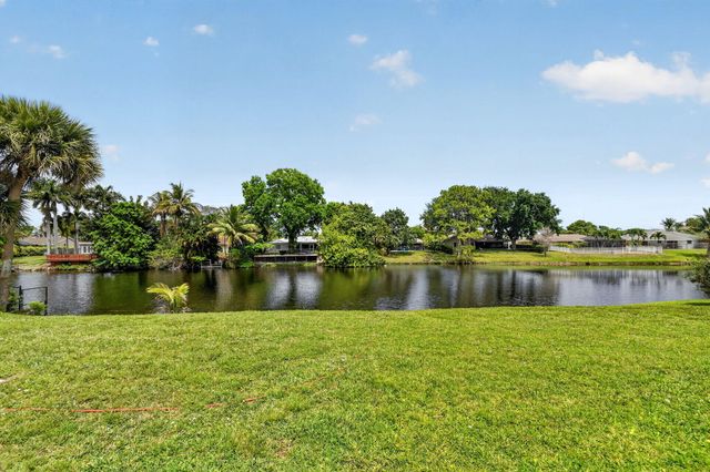 1262 Essex Drive, Wellington, FL 33414