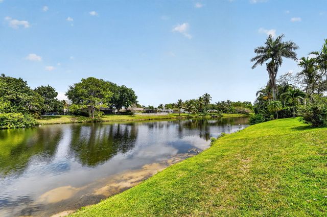1262 Essex Drive, Wellington, FL 33414